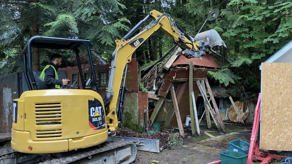 Dmolition of a building.